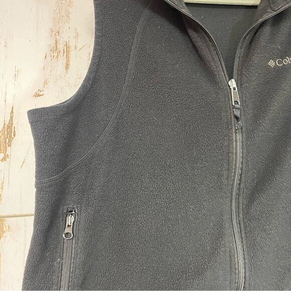 Vintage Columbia Fleece Vest. Size 1X. Good used condition! - Picture 2 of 5